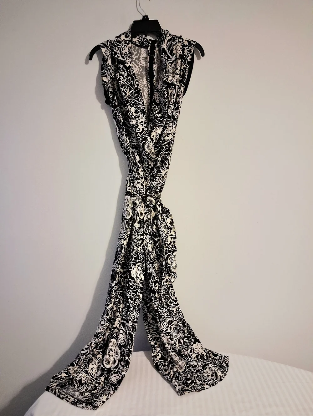 Tie-Waist Printed Jumpsuit in Black & White Size XL